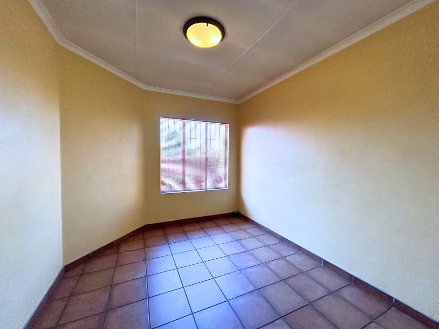 4 Bedroom Property for Sale in Eldoraigne Gauteng