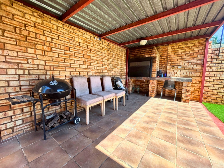 4 Bedroom Property for Sale in Eldoraigne Gauteng