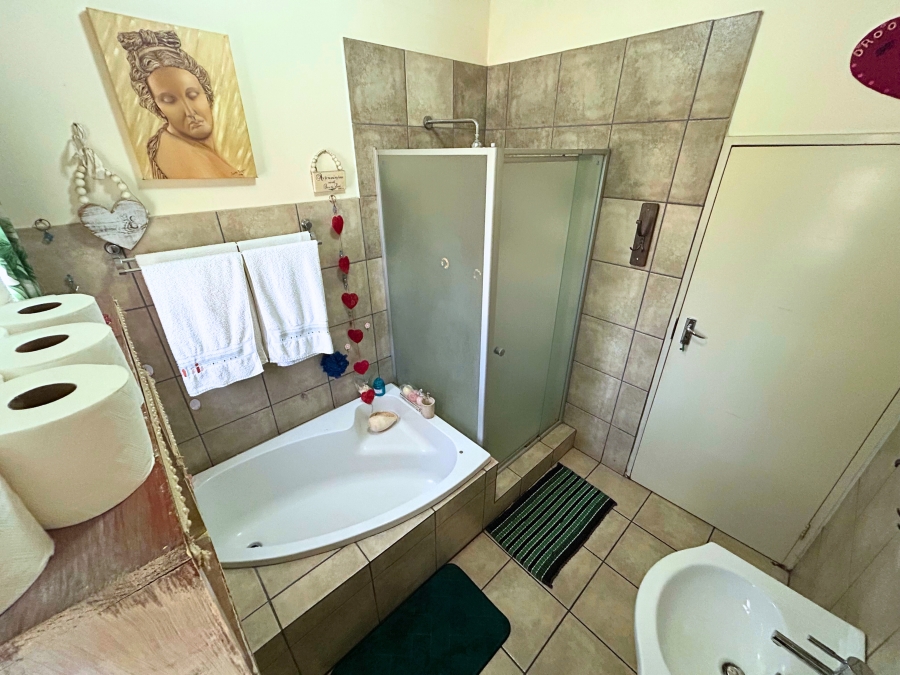 4 Bedroom Property for Sale in Doornkloof Gauteng