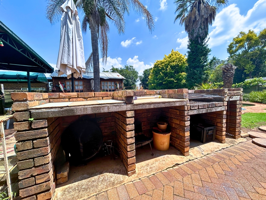 4 Bedroom Property for Sale in Doornkloof Gauteng