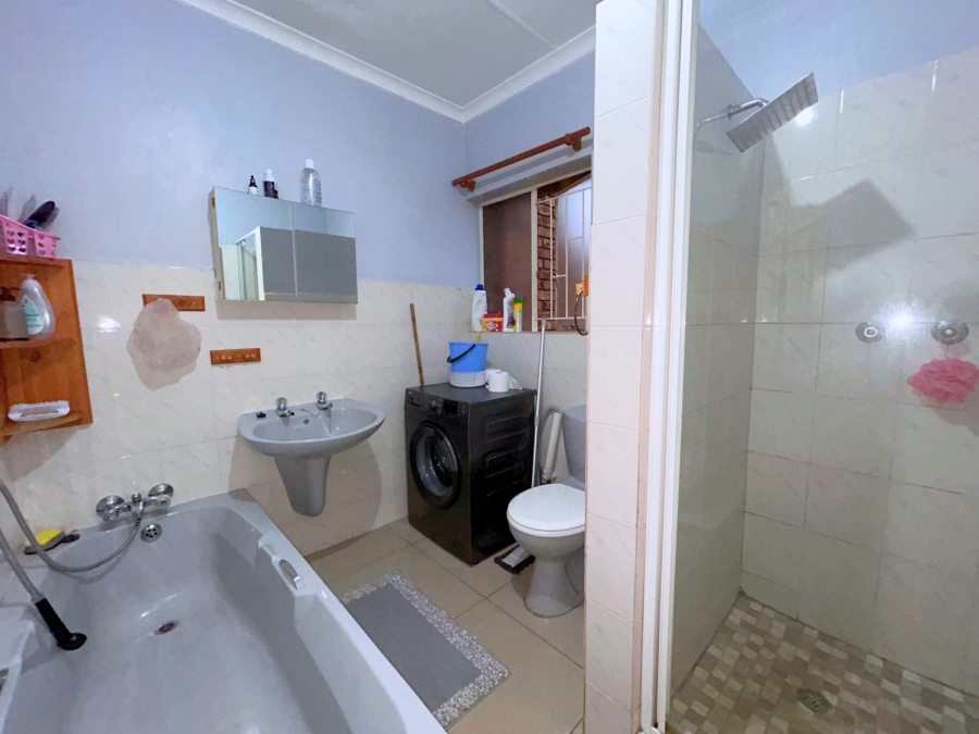 2 Bedroom Property for Sale in Zwartkop Gauteng