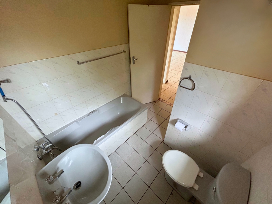 2 Bedroom Property for Sale in Zwartkop Gauteng