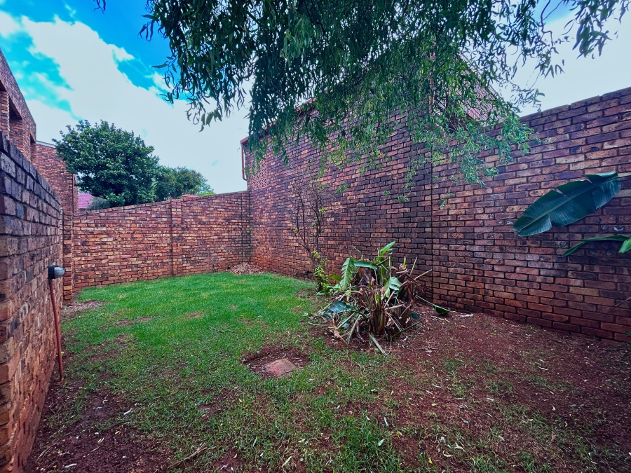 2 Bedroom Property for Sale in Zwartkop Gauteng