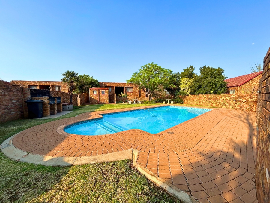 2 Bedroom Property for Sale in Zwartkop Gauteng