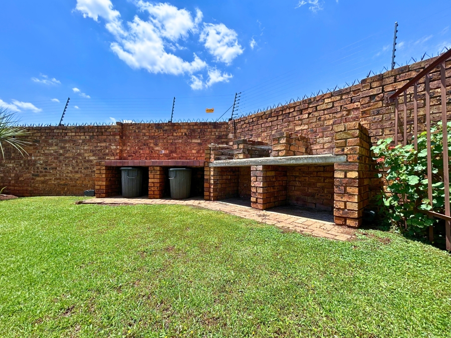 2 Bedroom Property for Sale in Hennopspark Gauteng