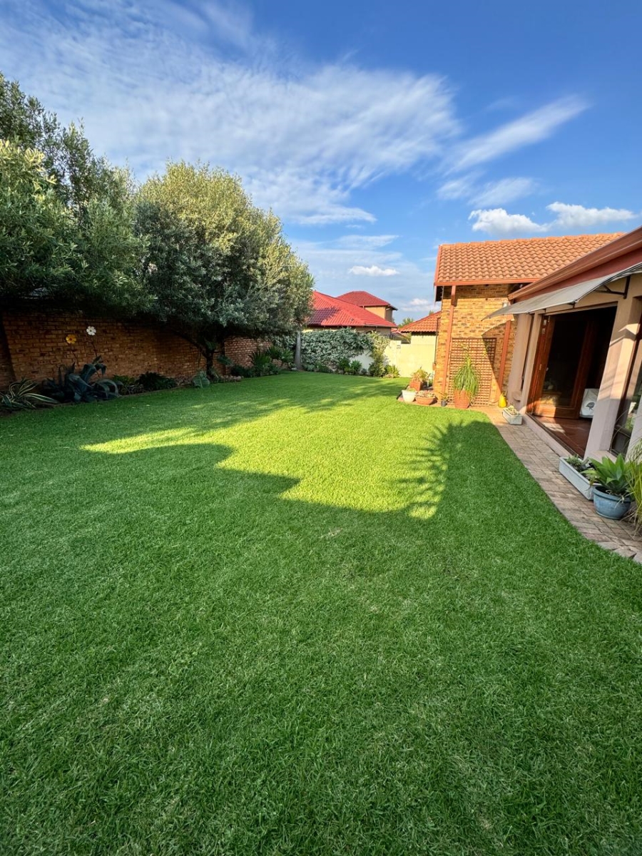 4 Bedroom Property for Sale in Thatchfield Estate Gauteng