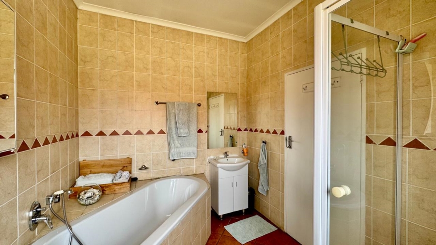 4 Bedroom Property for Sale in Thatchfield Estate Gauteng