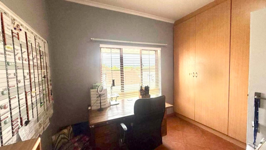 4 Bedroom Property for Sale in Thatchfield Estate Gauteng