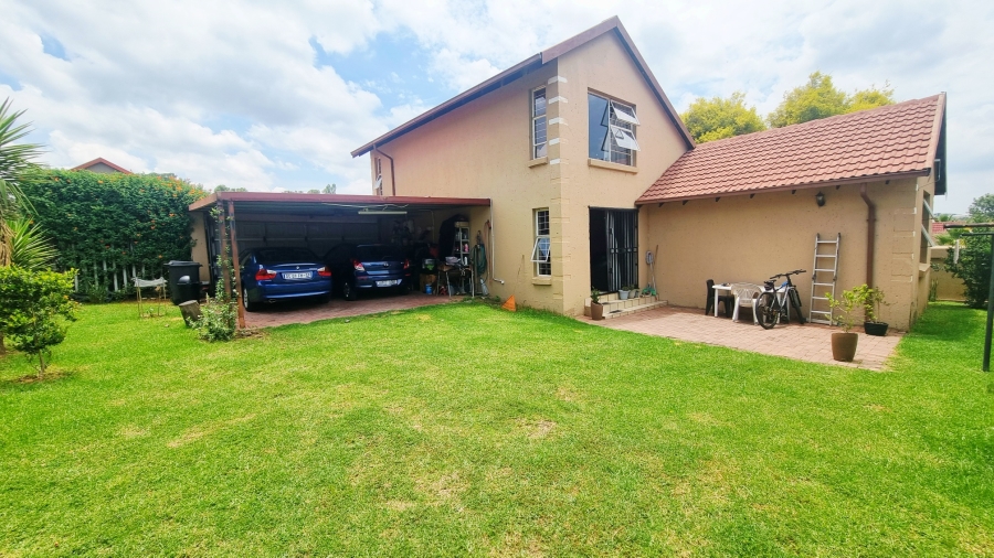 4 Bedroom Property for Sale in Halfway Gardens Gauteng