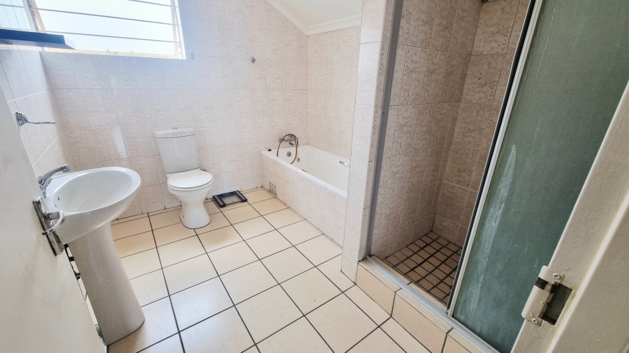 4 Bedroom Property for Sale in Halfway Gardens Gauteng