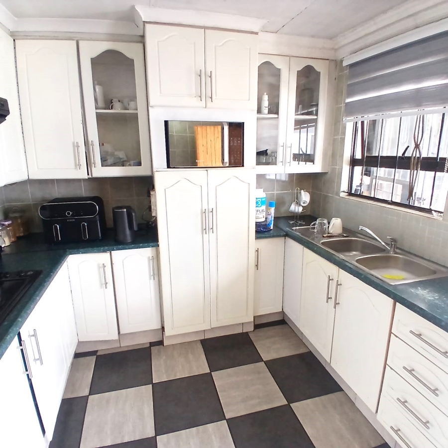 4 Bedroom Property for Sale in Vosloorus Ext 14 Gauteng