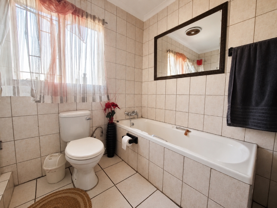 3 Bedroom Property for Sale in Falcon Ridge Gauteng