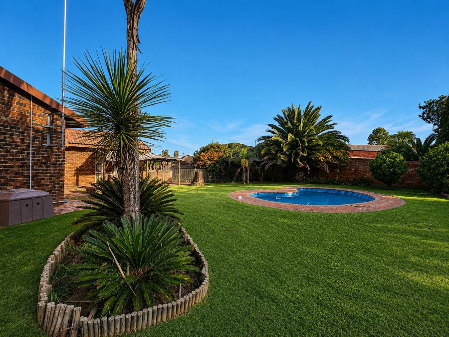 3 Bedroom Property for Sale in Falcon Ridge Gauteng