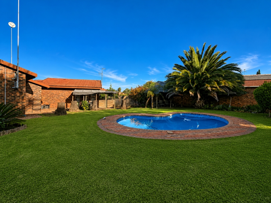 3 Bedroom Property for Sale in Falcon Ridge Gauteng