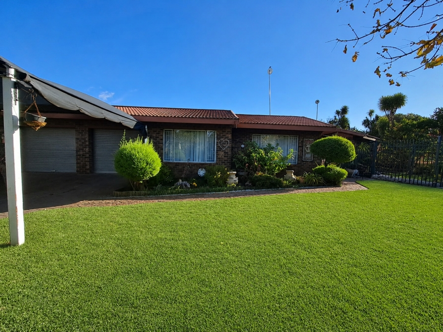 3 Bedroom Property for Sale in Falcon Ridge Gauteng