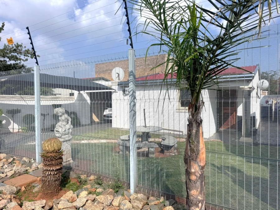 3 Bedroom Property for Sale in Protea Glen Gauteng