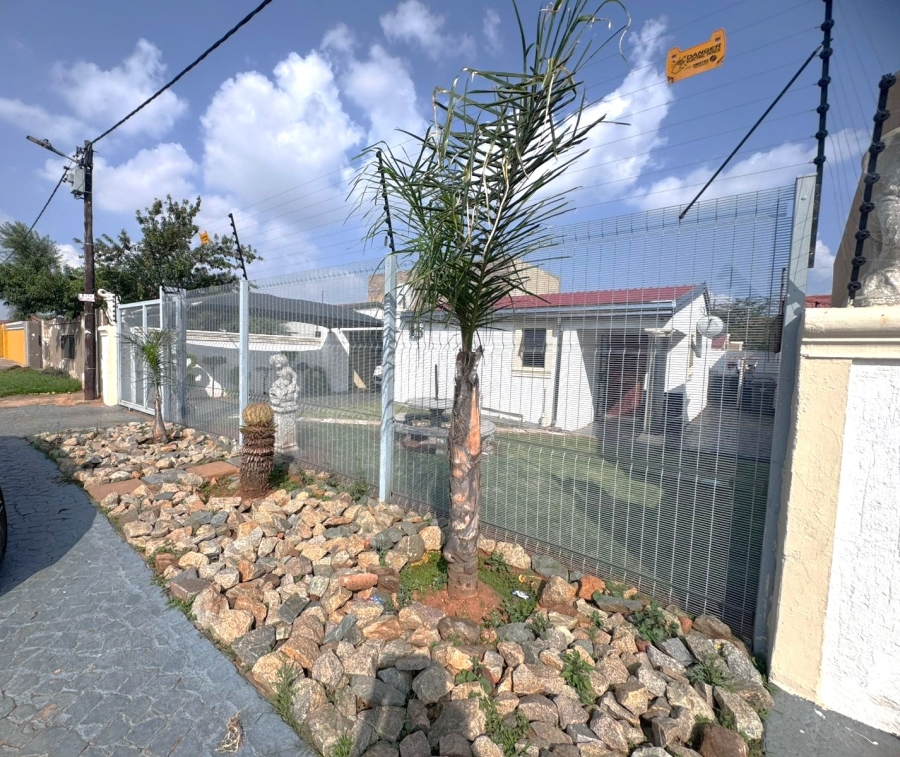 3 Bedroom Property for Sale in Protea Glen Gauteng
