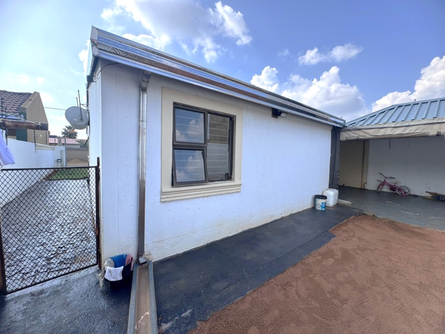 3 Bedroom Property for Sale in Protea Glen Gauteng