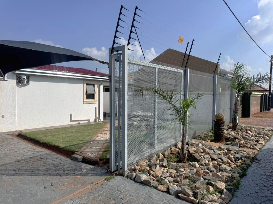 3 Bedroom Property for Sale in Protea Glen Gauteng