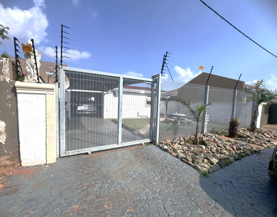 3 Bedroom Property for Sale in Protea Glen Gauteng