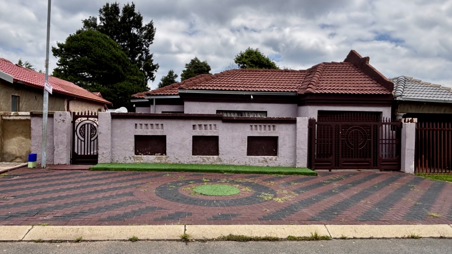 3 Bedroom Property for Sale in Birch Acres Gauteng