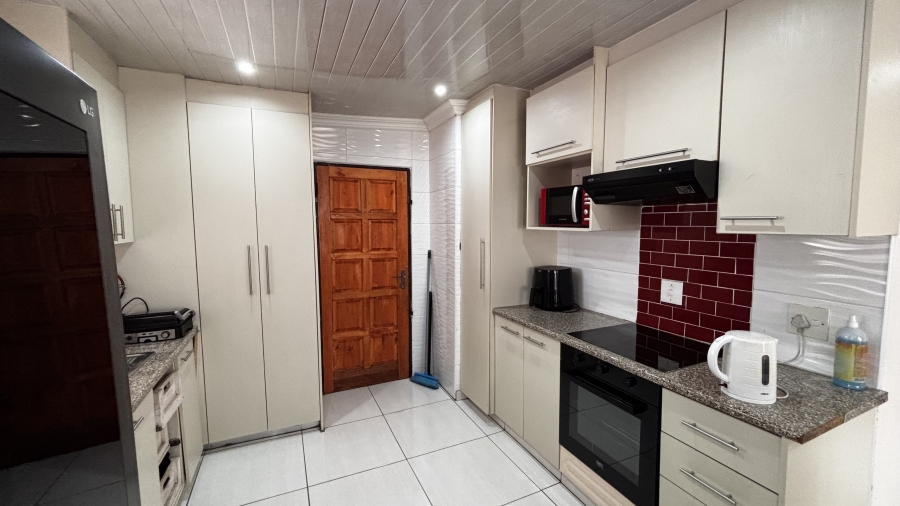 3 Bedroom Property for Sale in Birch Acres Gauteng