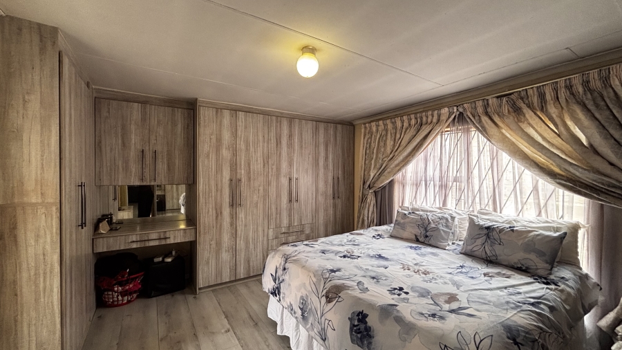 3 Bedroom Property for Sale in Birch Acres Gauteng