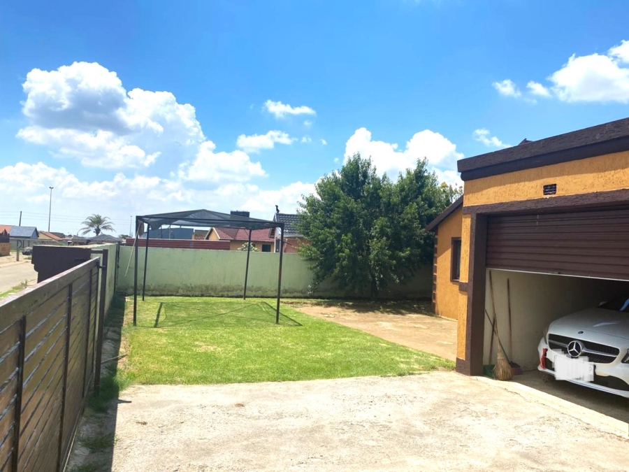 5 Bedroom Property for Sale in Tsakane Ext 1 Gauteng