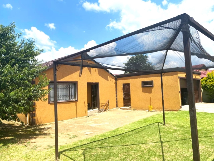 5 Bedroom Property for Sale in Tsakane Ext 1 Gauteng