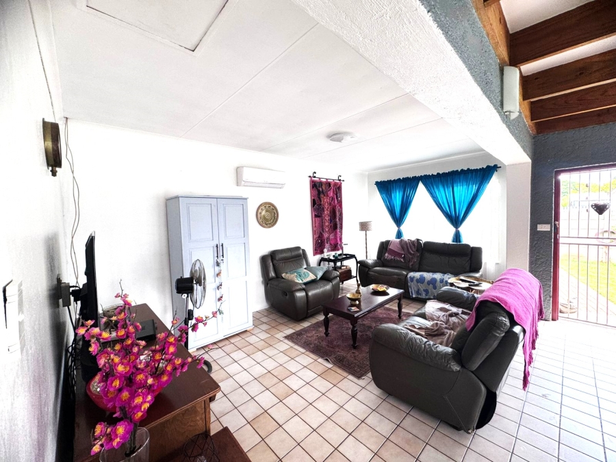 4 Bedroom Property for Sale in Klippoortje Gauteng