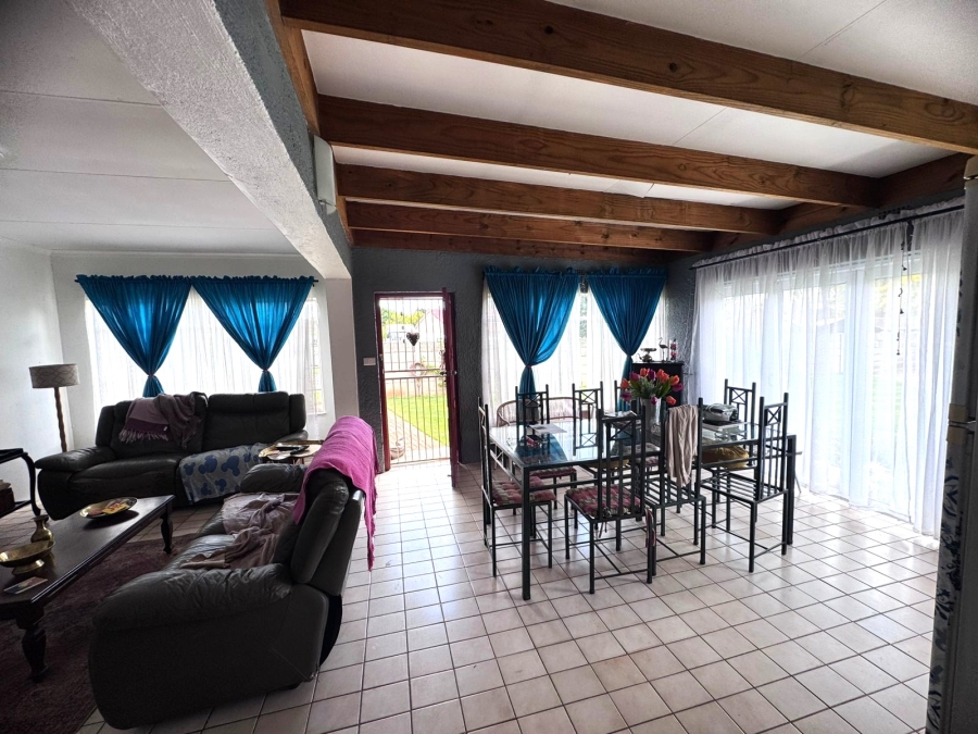 4 Bedroom Property for Sale in Klippoortje Gauteng