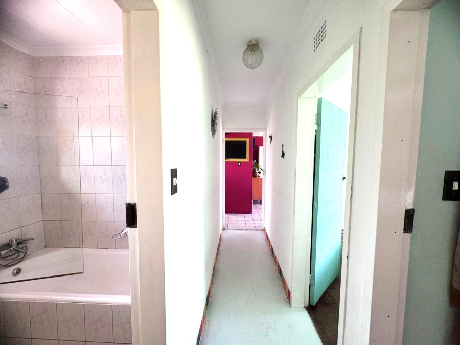 4 Bedroom Property for Sale in Klippoortje Gauteng