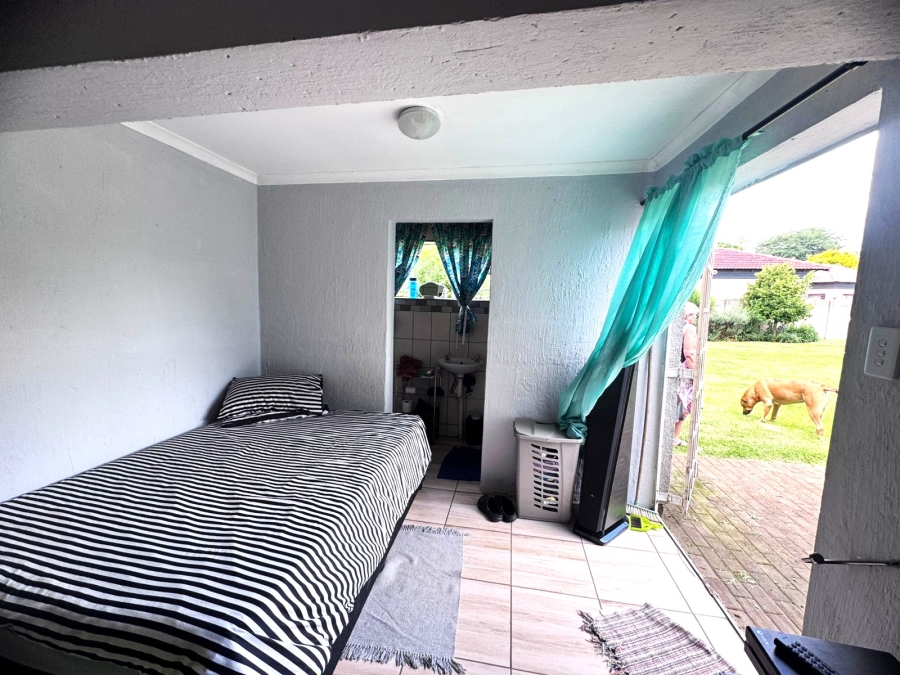 4 Bedroom Property for Sale in Klippoortje Gauteng