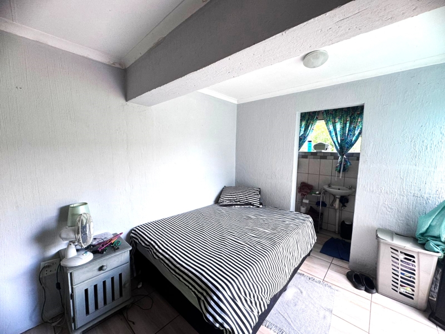 4 Bedroom Property for Sale in Klippoortje Gauteng