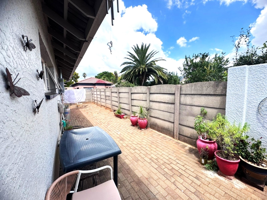 4 Bedroom Property for Sale in Klippoortje Gauteng