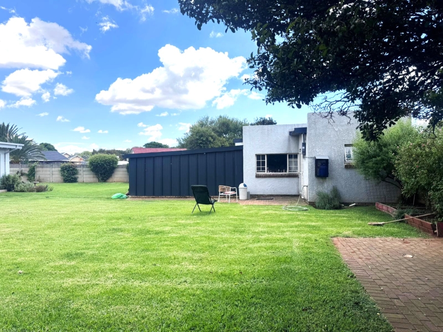 4 Bedroom Property for Sale in Klippoortje Gauteng