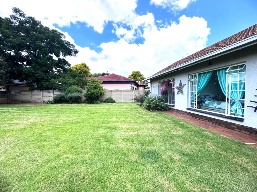 4 Bedroom Property for Sale in Klippoortje Gauteng