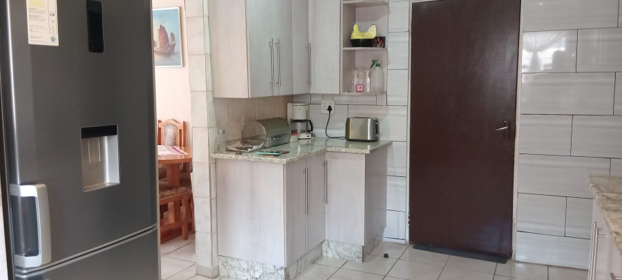3 Bedroom Property for Sale in Etwatwa Gauteng