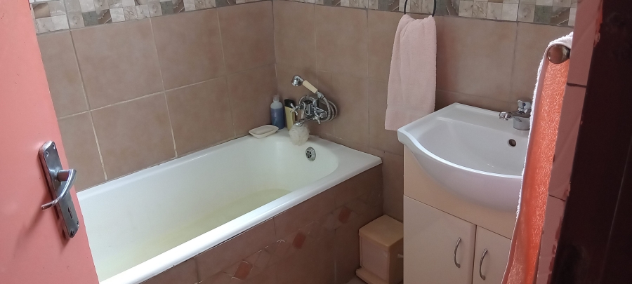 3 Bedroom Property for Sale in Etwatwa Gauteng