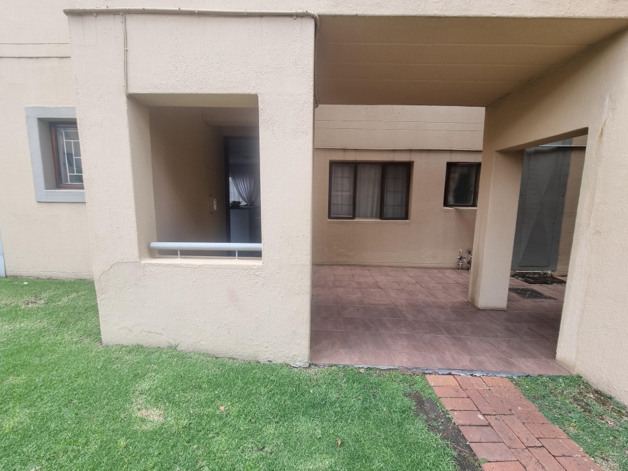 To Let 1 Bedroom Property for Rent in Weltevreden Park Gauteng