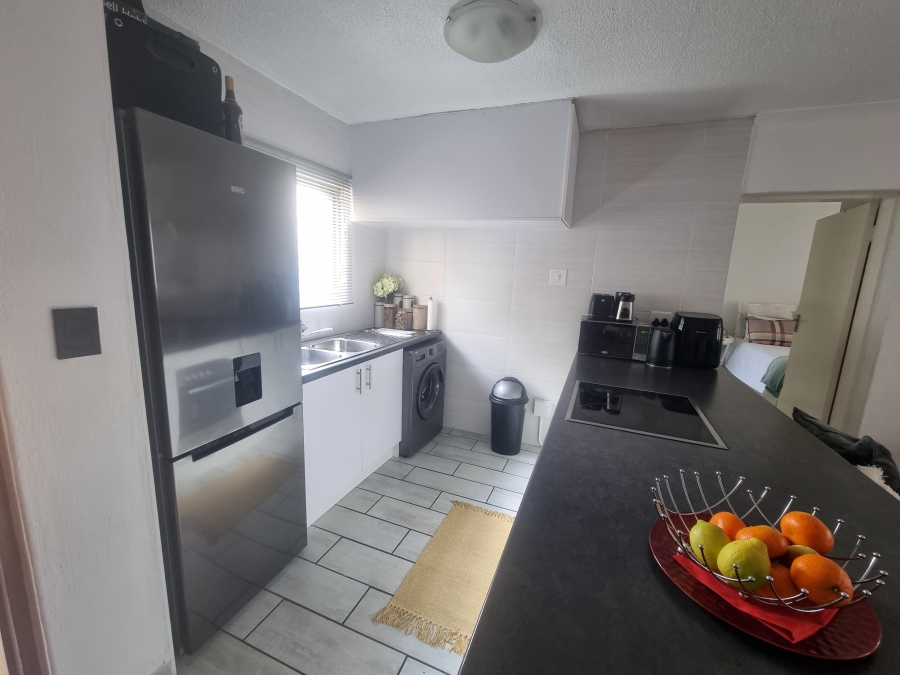 To Let 1 Bedroom Property for Rent in Weltevreden Park Gauteng