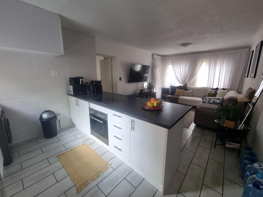 To Let 1 Bedroom Property for Rent in Weltevreden Park Gauteng