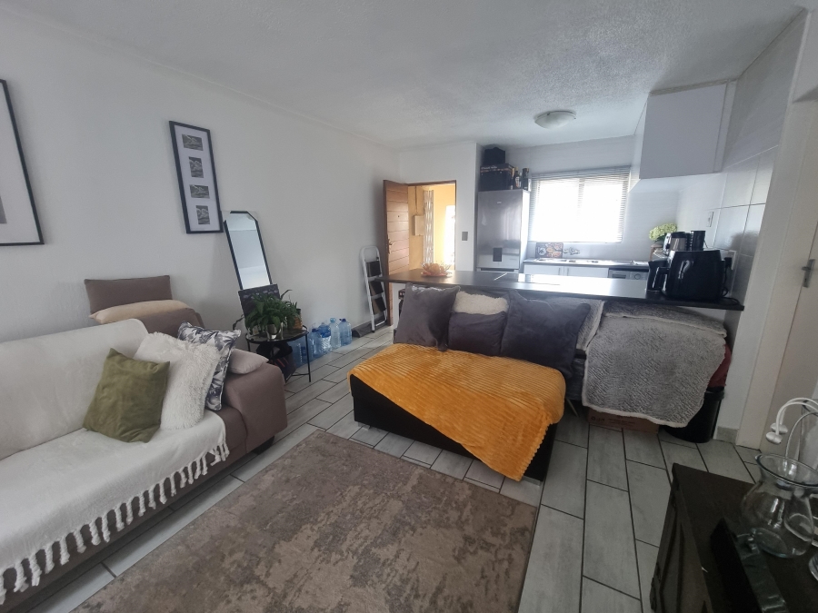 To Let 1 Bedroom Property for Rent in Weltevreden Park Gauteng