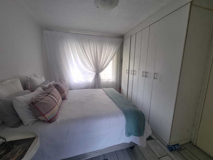 To Let 1 Bedroom Property for Rent in Weltevreden Park Gauteng