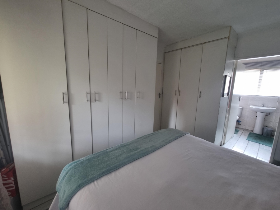 To Let 1 Bedroom Property for Rent in Weltevreden Park Gauteng