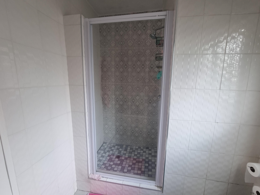 To Let 1 Bedroom Property for Rent in Weltevreden Park Gauteng