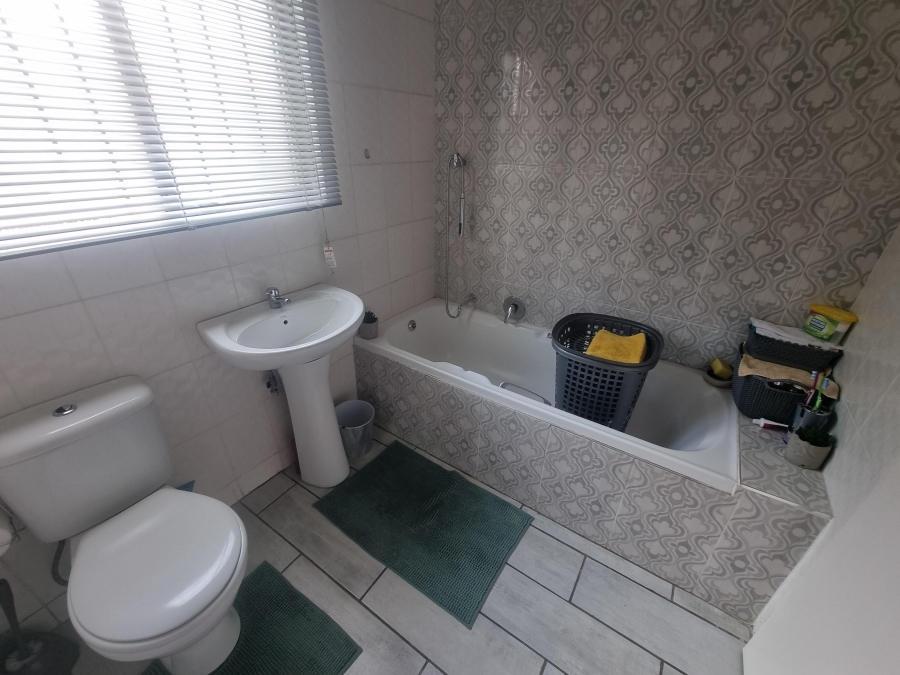 To Let 1 Bedroom Property for Rent in Weltevreden Park Gauteng