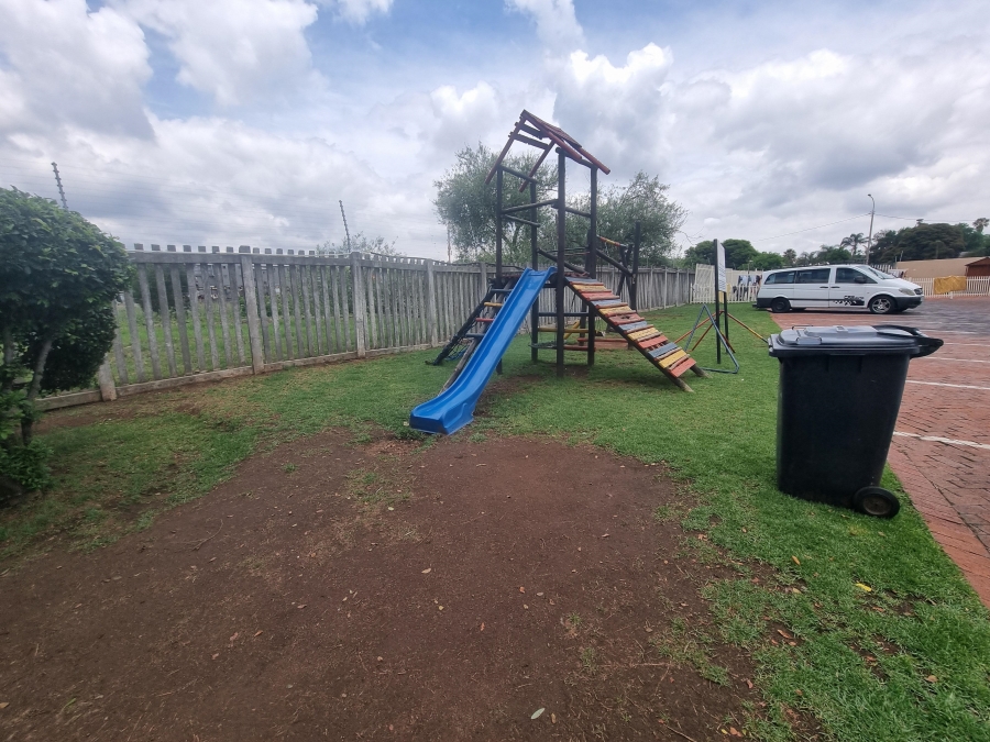 To Let 1 Bedroom Property for Rent in Weltevreden Park Gauteng