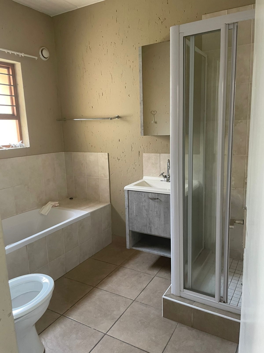 2 Bedroom Property for Sale in Douglasdale Gauteng