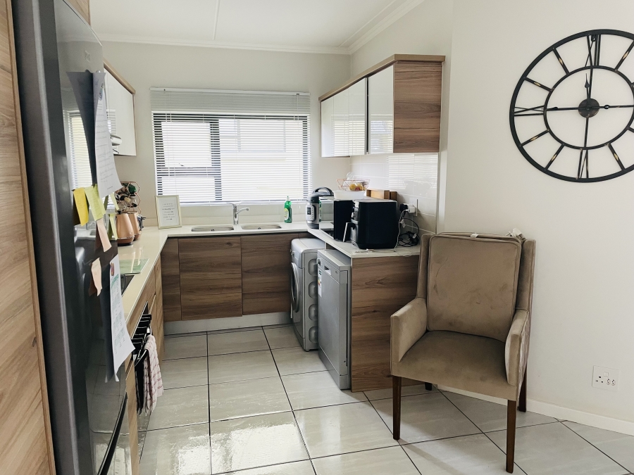 To Let 3 Bedroom Property for Rent in Waterfall Gauteng